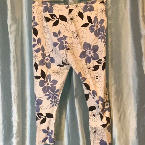 White floral print capris, gently used, like new! - Picture 3 of 5
